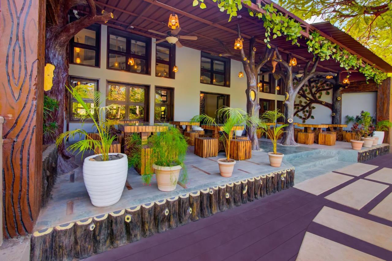 Club Mahindra Netrang Hotel Exterior foto