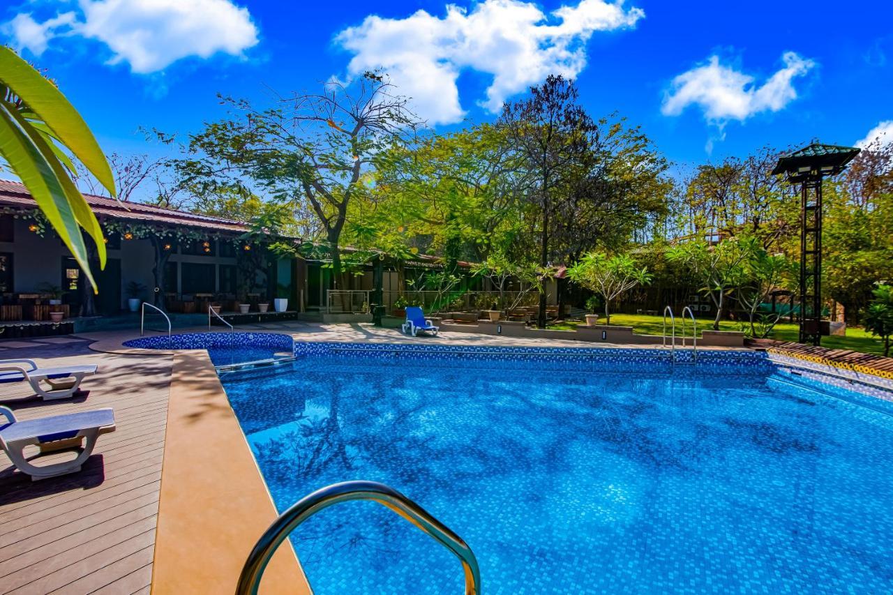 Club Mahindra Netrang Hotel Exterior foto