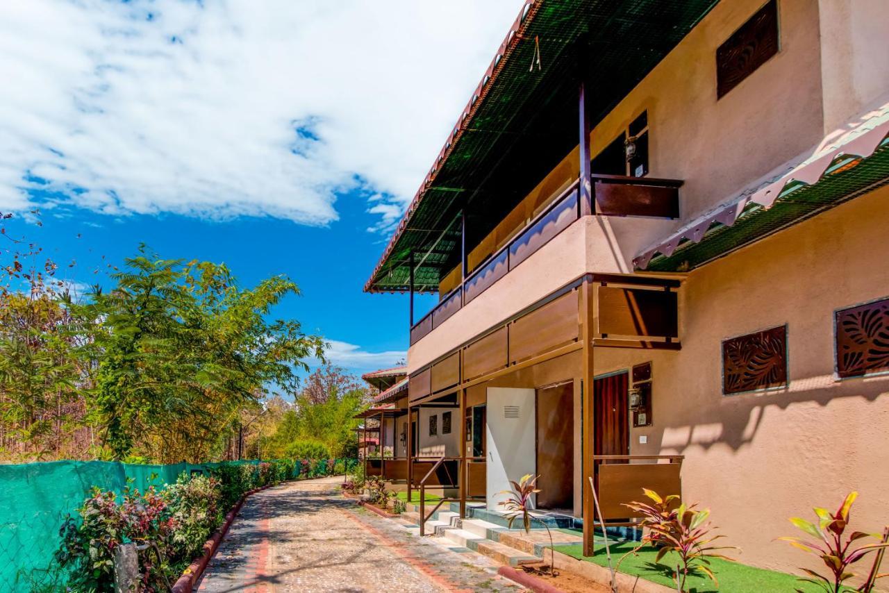 Club Mahindra Netrang Hotel Exterior foto