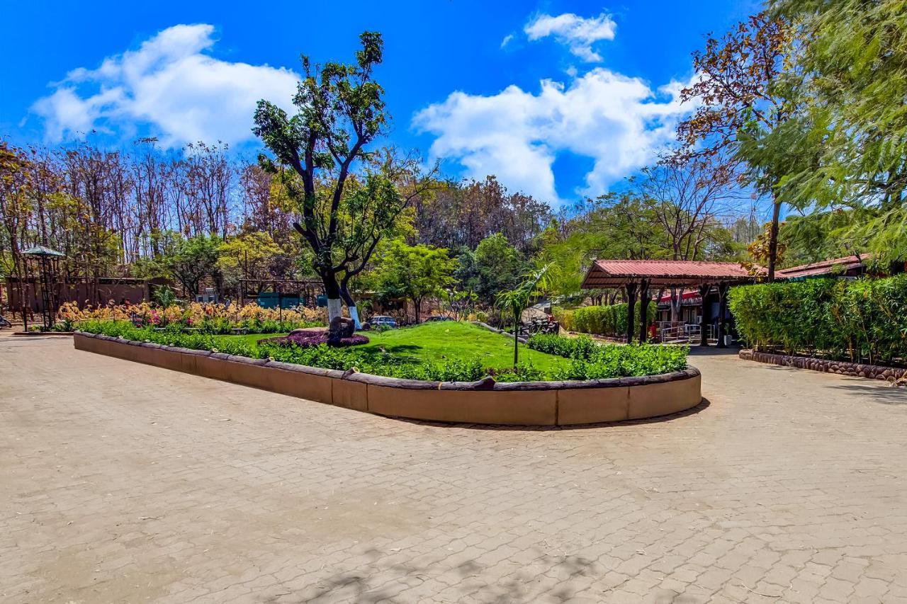 Club Mahindra Netrang Hotel Exterior foto