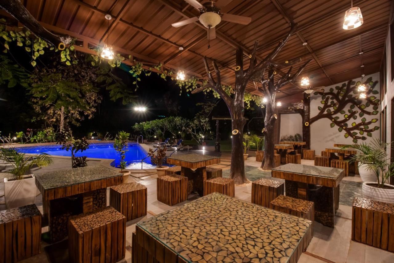 Club Mahindra Netrang Hotel Exterior foto