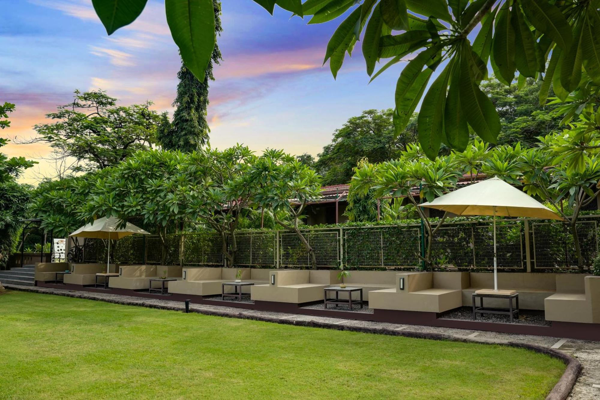 Club Mahindra Netrang Hotel Exterior foto